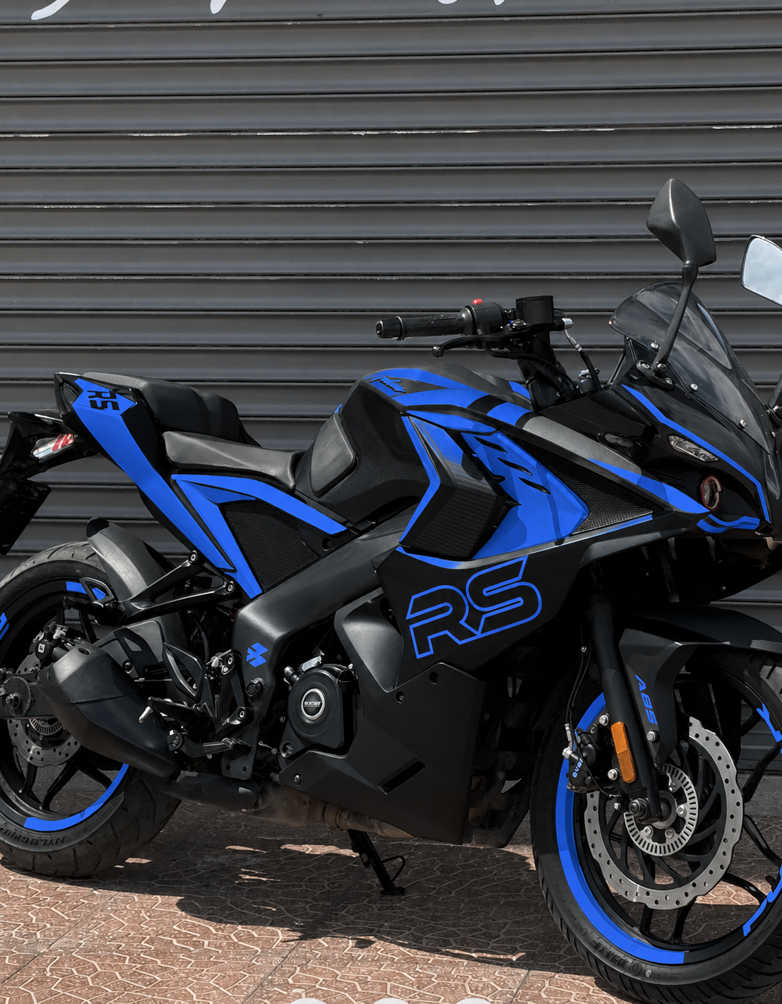 Bajaj Pulsar RS200 için Reflektörlü Mavi Komple Sticker Seti