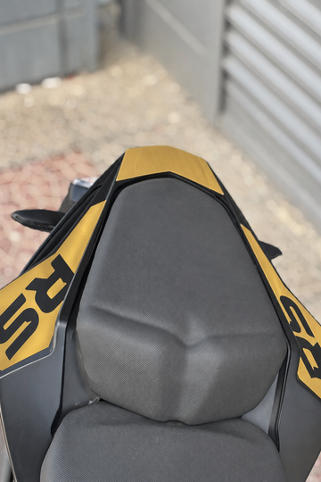 Bajaj Pulsar RS200 için Mat Gold Kuyruk Sticker Etiket (3 Parça)