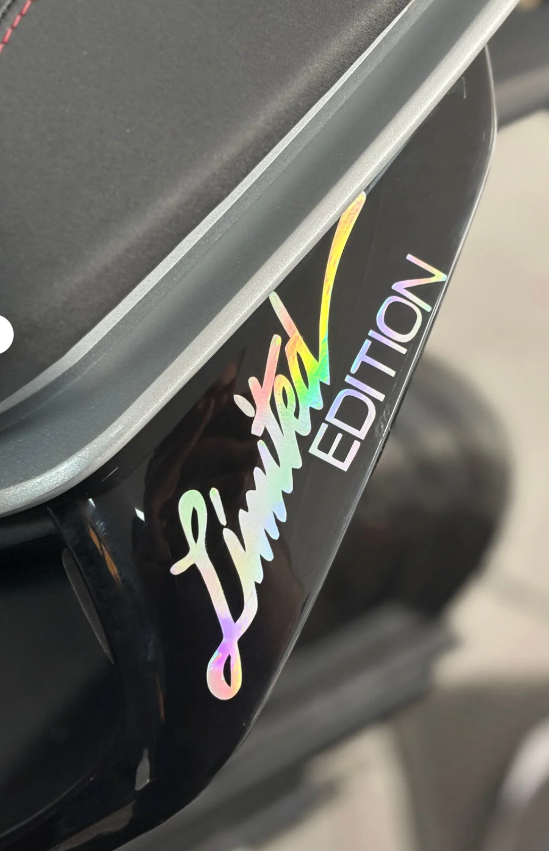 Motosiklet ve Araç için Hologramlı Limited Edition Sticker (1 Adet)