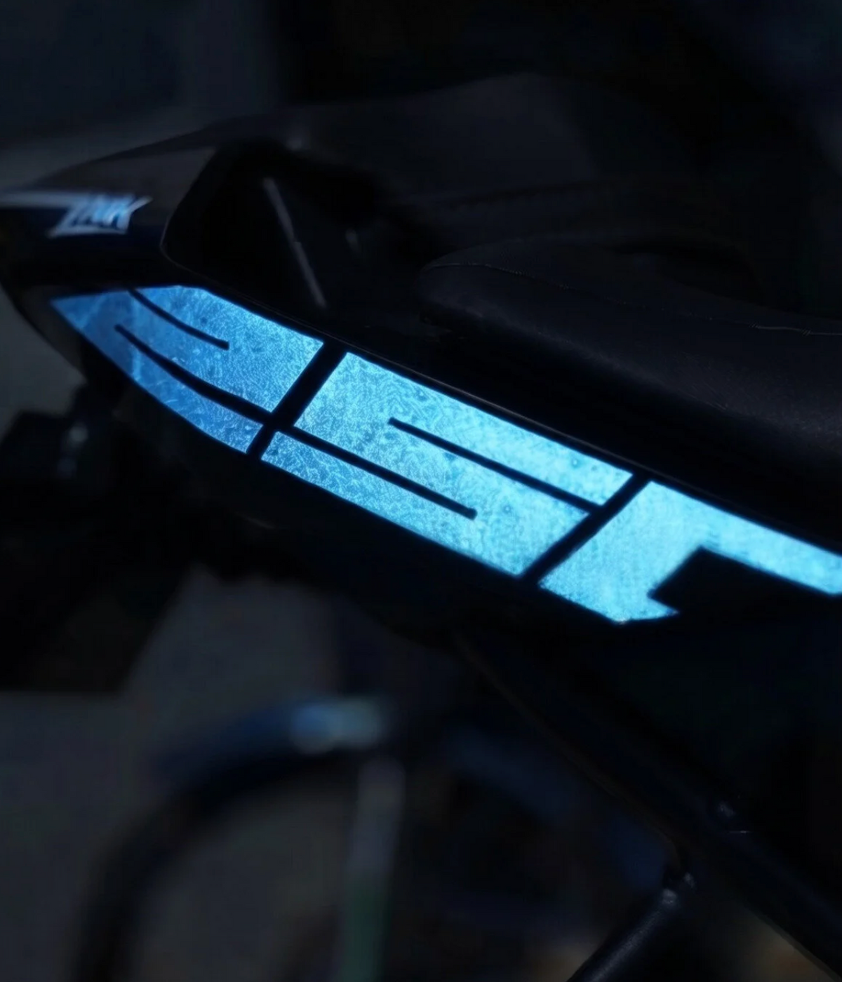 CFMOTO NK250 için Reflektörlü Arka Kuyruk 250 Yazıları Sticker Etiket (Sağ ve Sol)