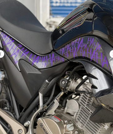 Motosiklet ve Kask için Mor Renk Ha Ha Ha Sticker Etiket (32 Parça)
