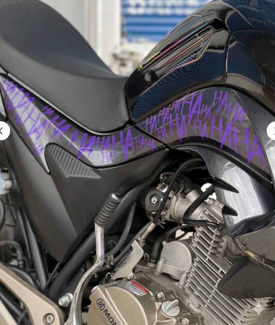 Motosiklet ve Kask için Mor Renk Ha Ha Ha Sticker Etiket (32 Parça)