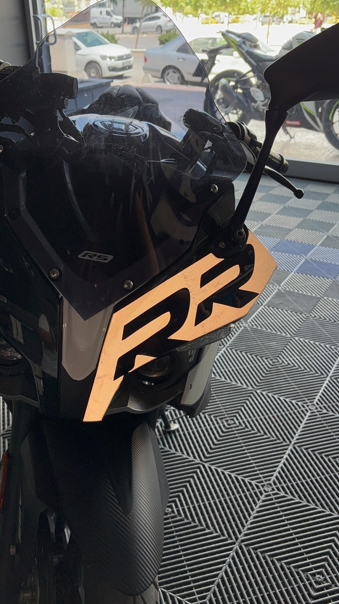 Bajaj Pulsar RS200 için RR Reflektörlü Kafa Detay Sticker (1 Adet)