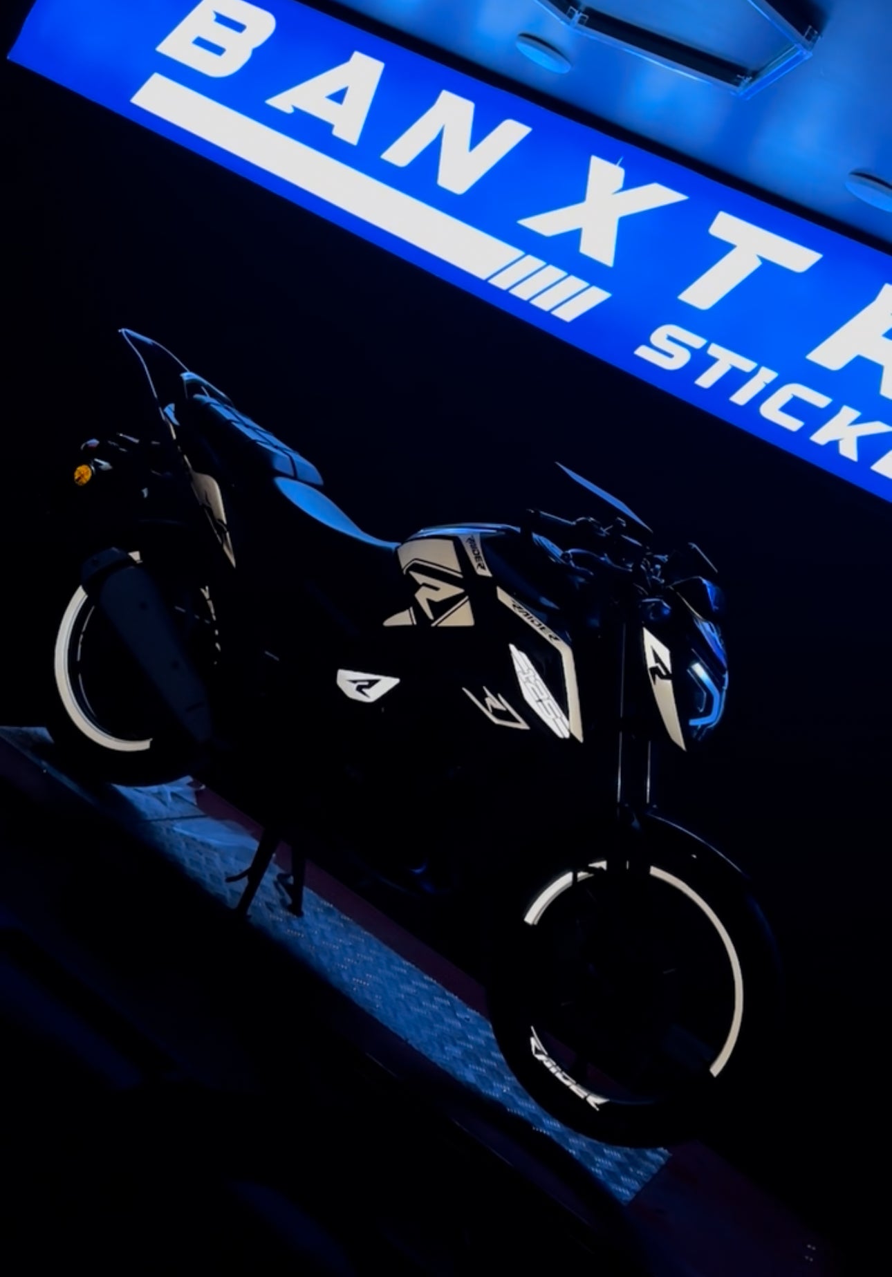 TVS Raider 125 için Komple Reflektörlü Premium Sticker Seti Beyaz Renk