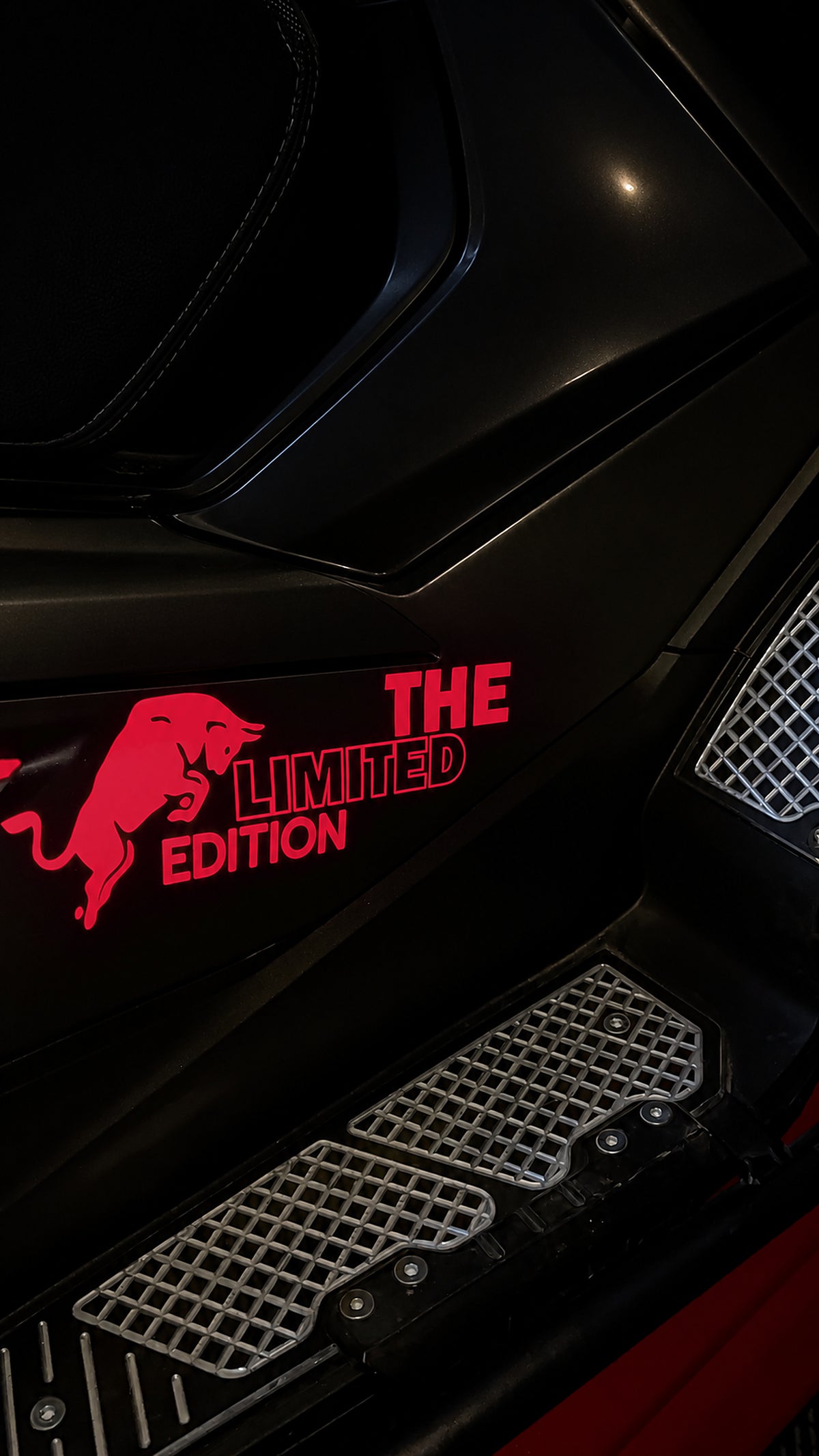 Motosiklet için Reflektörlü Flaş ile parlayan Boğa Enerji Limited Edition Sticker Etiket (Tek Taraf)