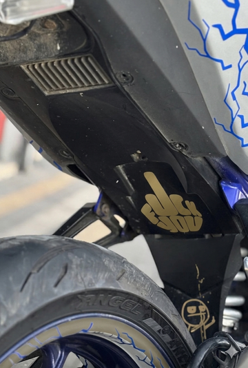 Motosiklet ve Kask için Gold Renk Orta Parmak Fuck You Sticker