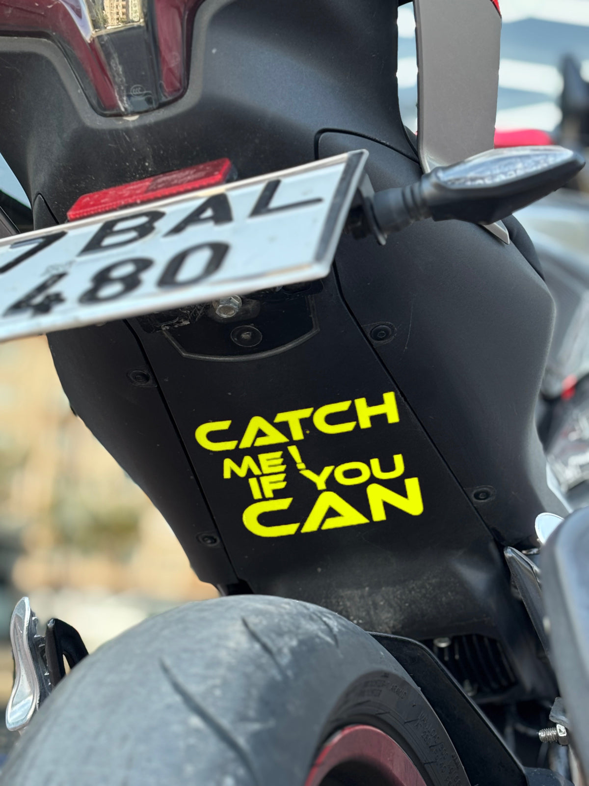 Motosiklet Sele Altı için Catch Me If You Can (Yakalayabilirsen Yakala) Sticker Etiket (12CMx12CM)