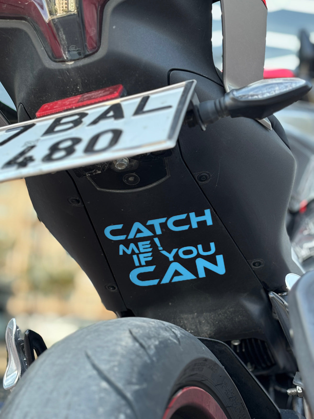 Motosiklet Sele Altı için Catch Me If You Can (Yakalayabilirsen Yakala) Sticker Etiket (12CMx12CM)