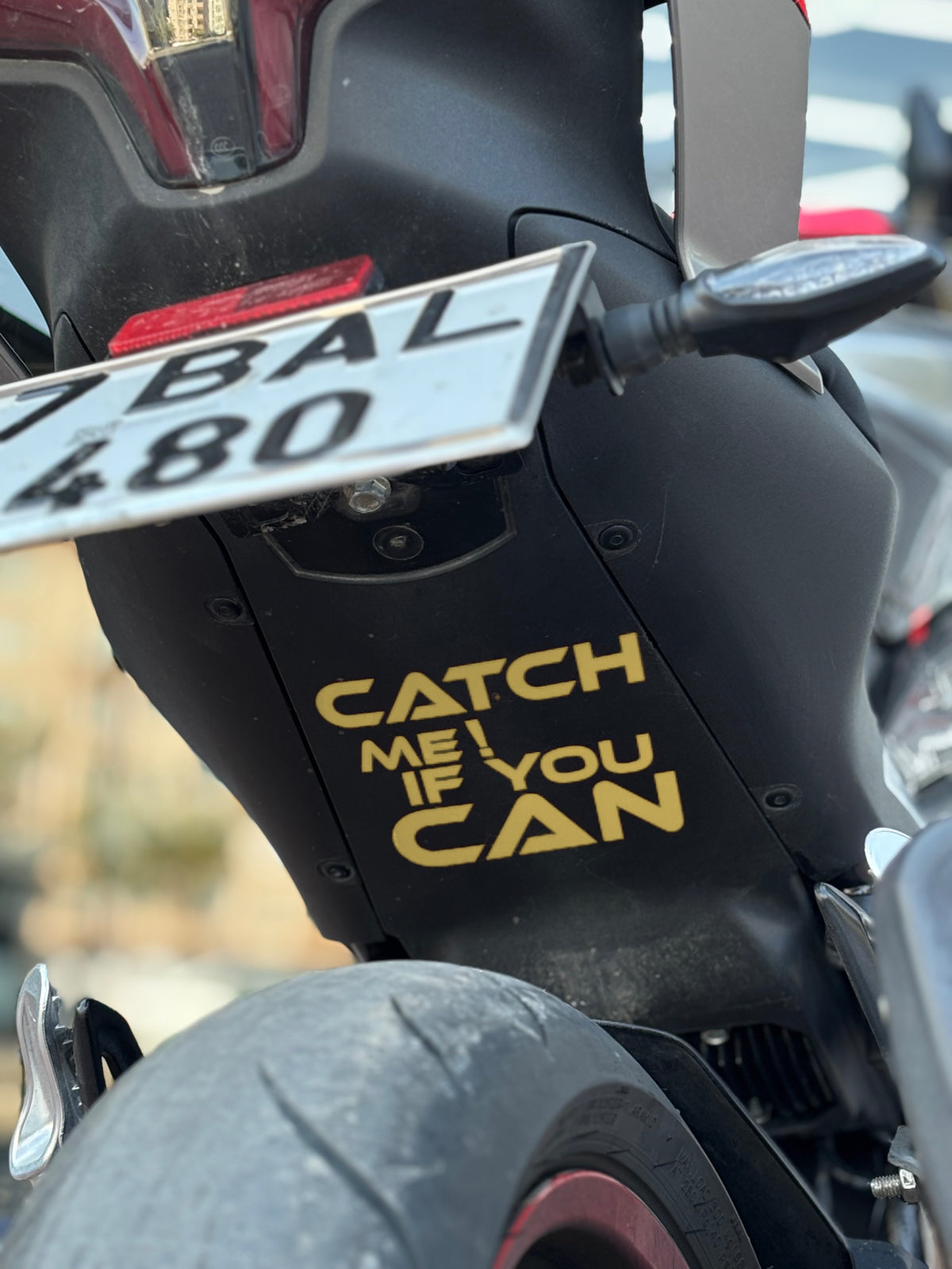 Motosiklet Sele Altı için Catch Me If You Can (Yakalayabilirsen Yakala) Sticker Etiket (12CMx12CM)