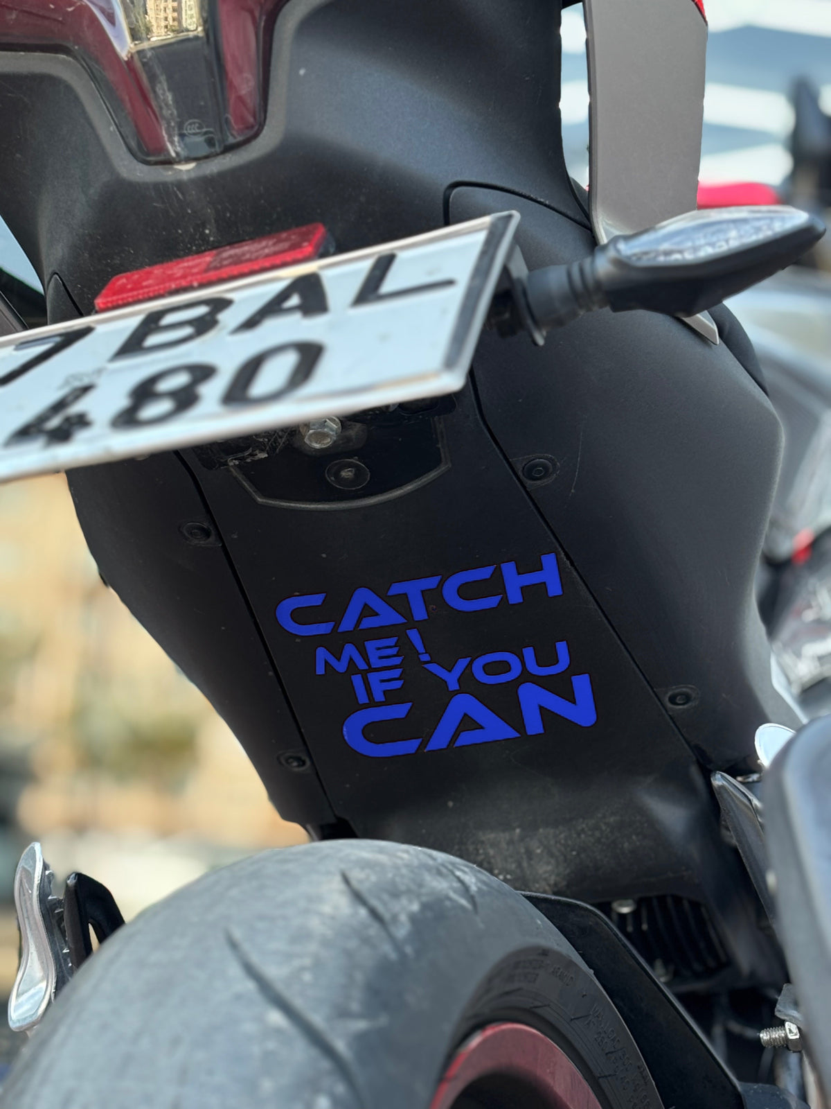 Motosiklet Sele Altı için Catch Me If You Can (Yakalayabilirsen Yakala) Sticker Etiket (12CMx12CM)