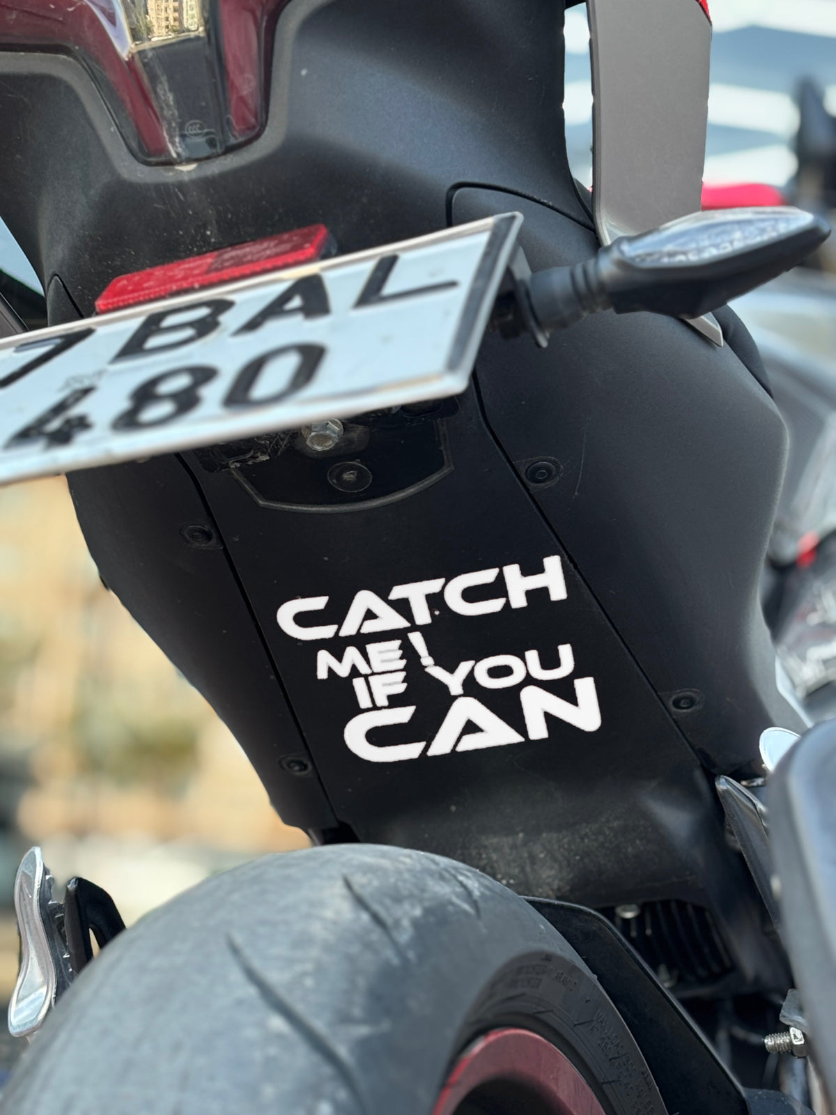 Motosiklet Sele Altı için Catch Me If You Can (Yakalayabilirsen Yakala) Sticker Etiket (12CMx12CM)