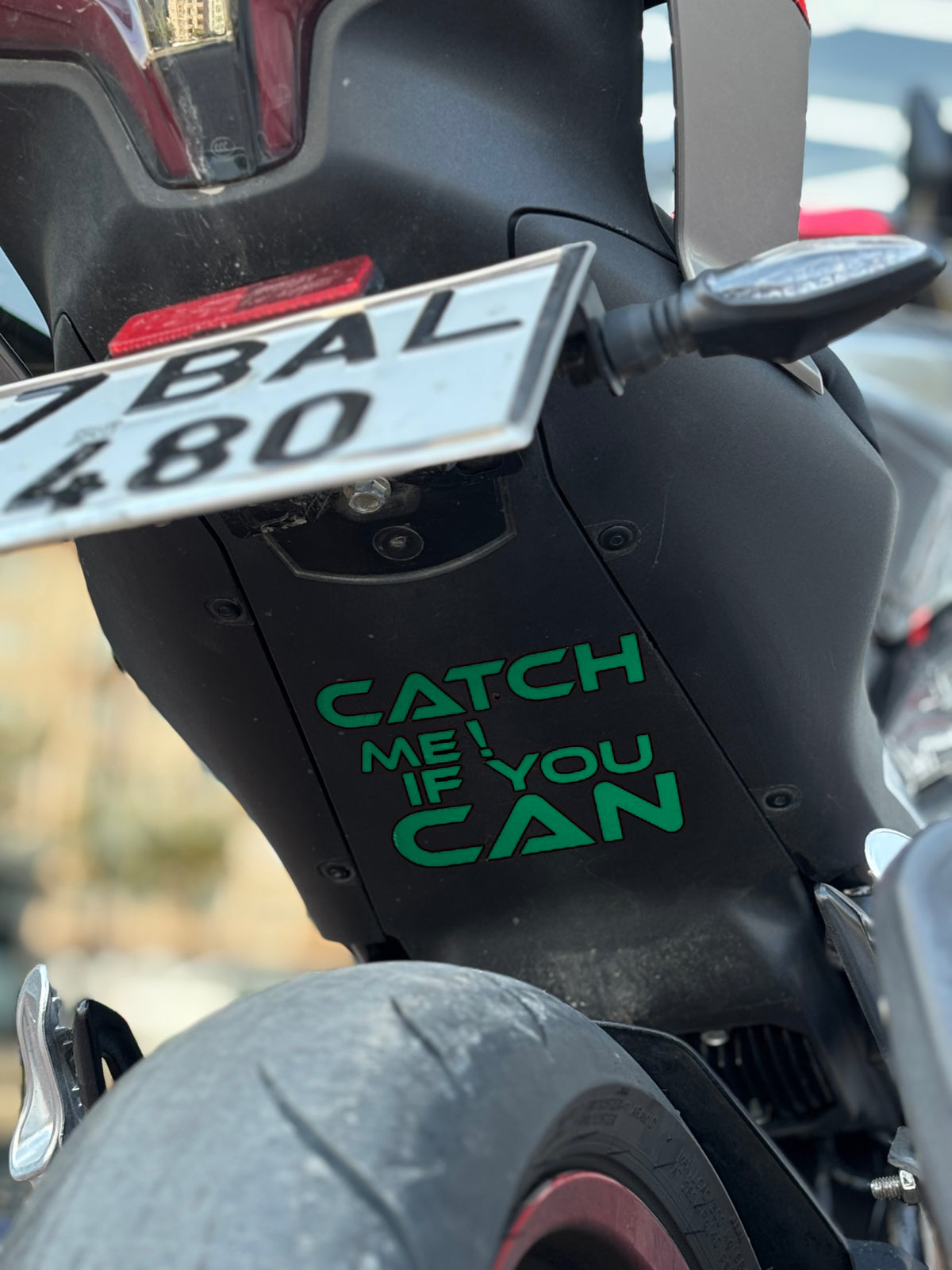 Motosiklet Sele Altı için Catch Me If You Can (Yakalayabilirsen Yakala) Sticker Etiket (12CMx12CM)