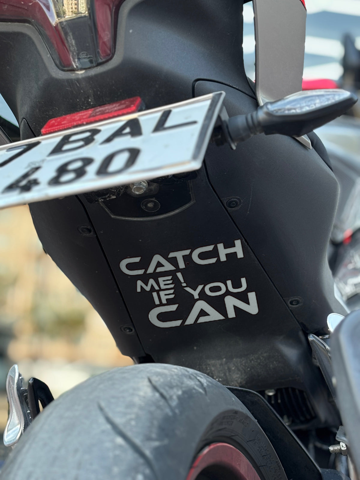 Motosiklet Sele Altı için Catch Me If You Can (Yakalayabilirsen Yakala) Sticker Etiket (12CMx12CM)