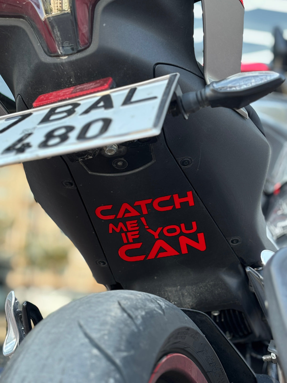 Motosiklet Sele Altı için Catch Me If You Can (Yakalayabilirsen Yakala) Sticker Etiket (12CMx12CM)