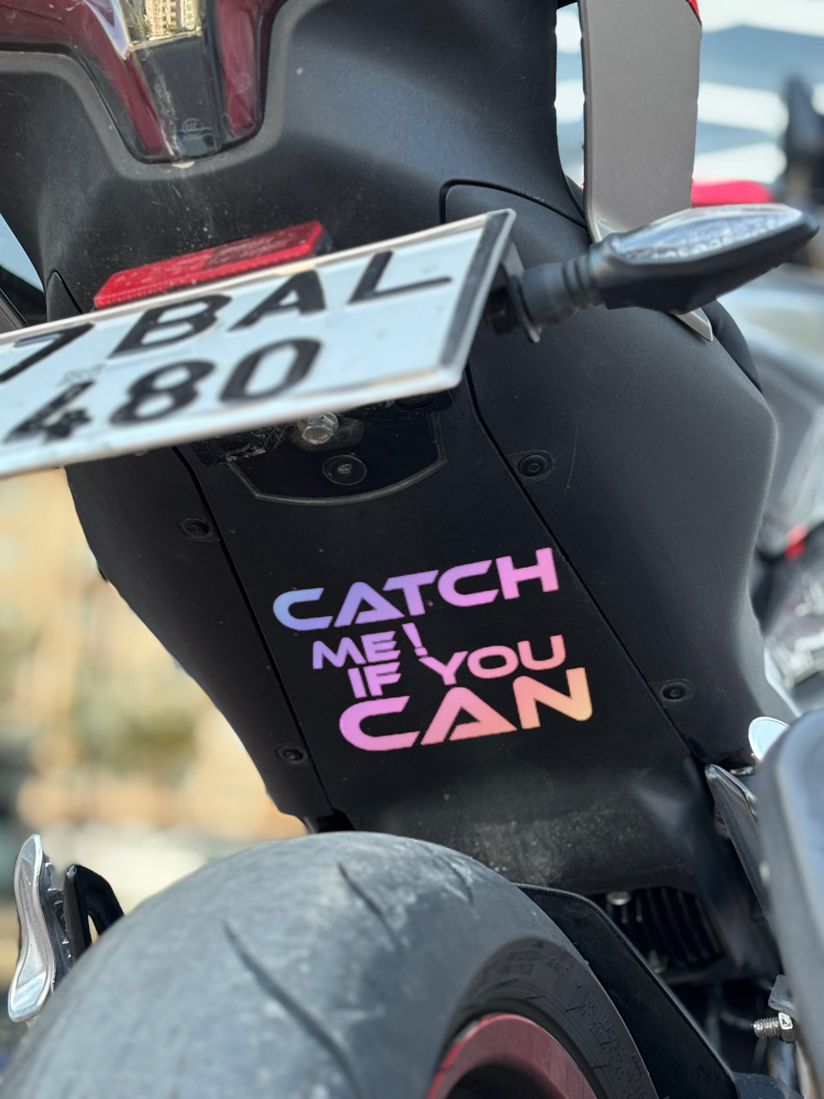 Motosiklet Sele Altı için Catch Me If You Can (Yakalayabilirsen Yakala) Sticker Etiket (12CMx12CM)