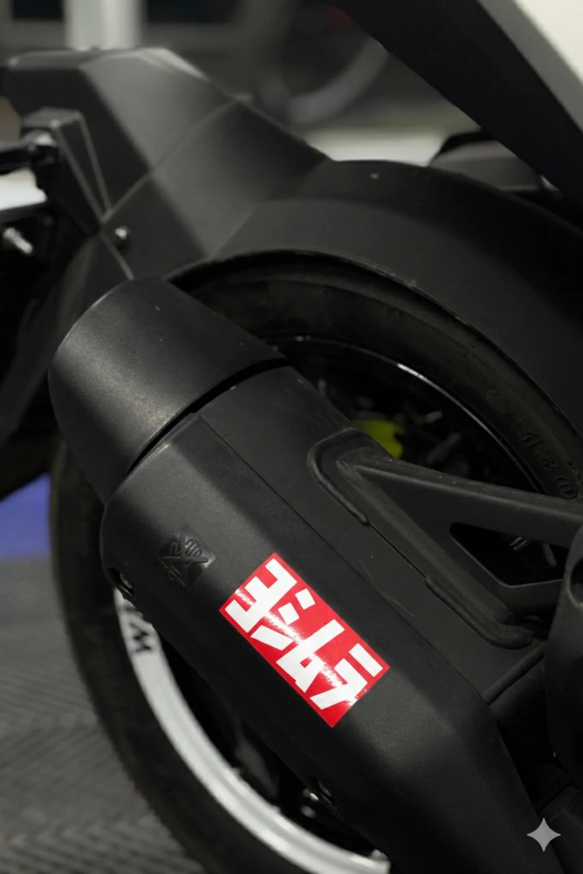 Motosiklet ve Egzoz için Yoshimura Kırmızı-Beyaz Sticker Etiket