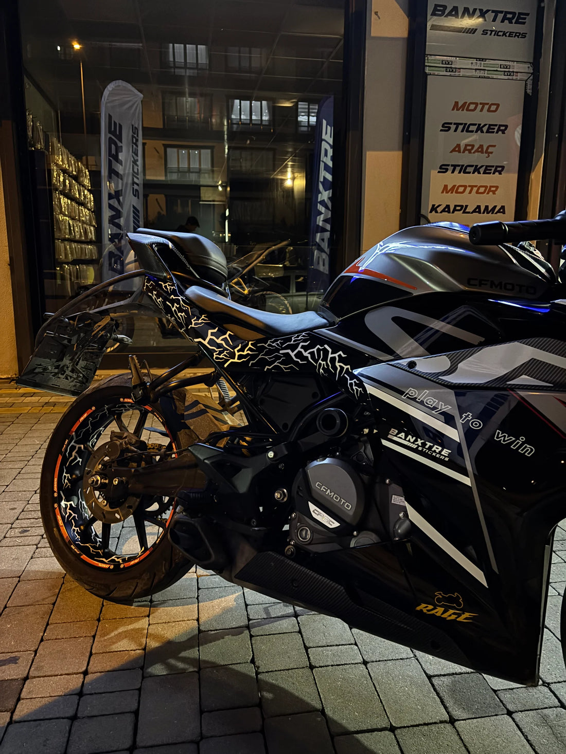 Motosiklet ve Kask için 32 Parça Reflektörlü Beyaz Sticker Seti