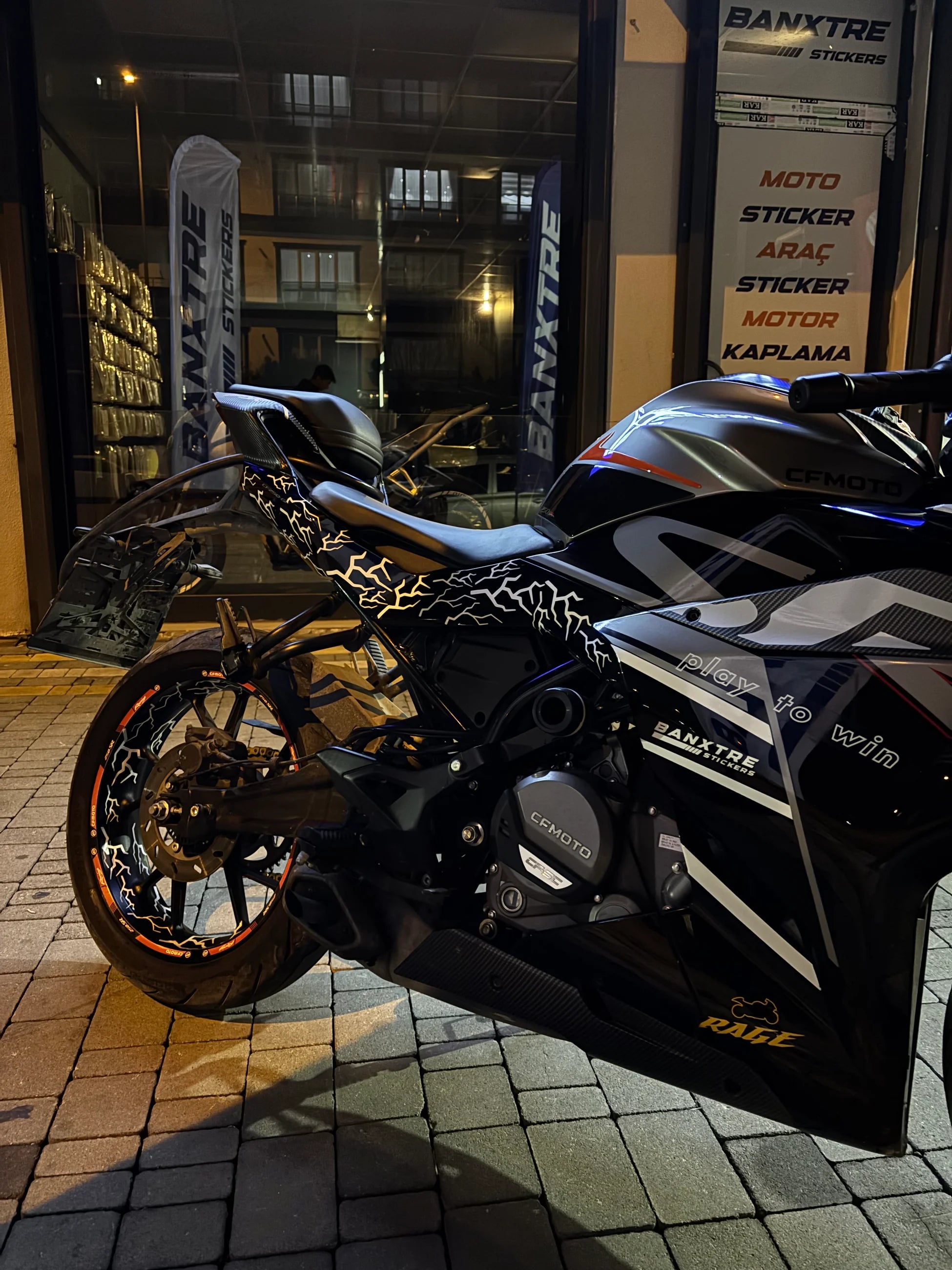 Motosiklet ve Kask için 32 Parça Reflektörlü Beyaz Sticker Seti