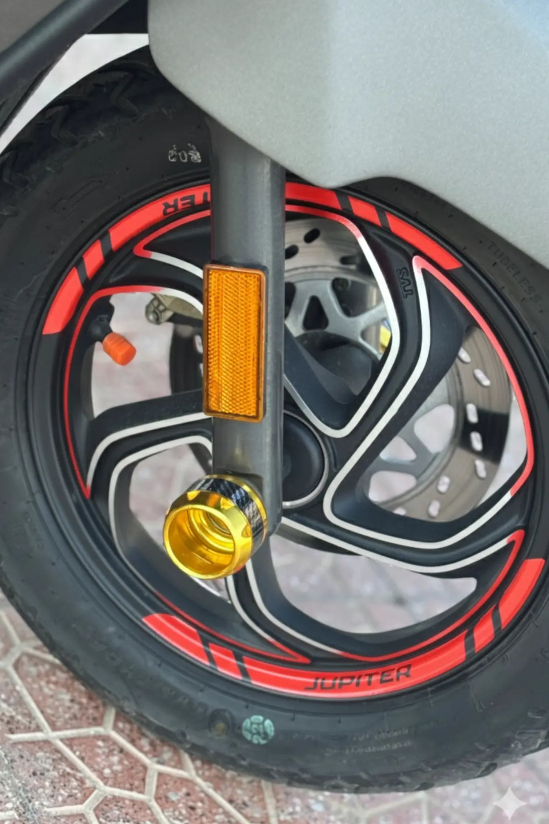 TVS Jupiter 125 için Kırmızı Renk Jant Şeridi Sticker Seti (8'li)
