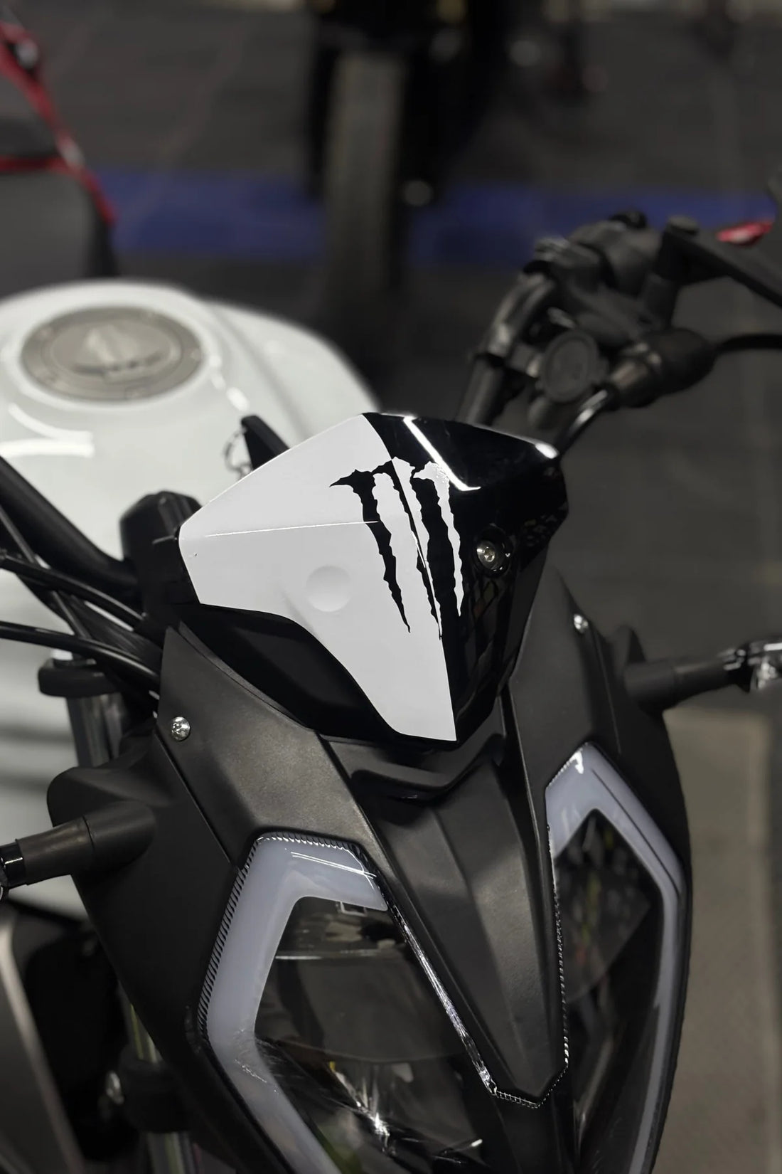Benelli 125s ve RKS RK125 için Beyaz Renk Monster Kafa Detay Sticker