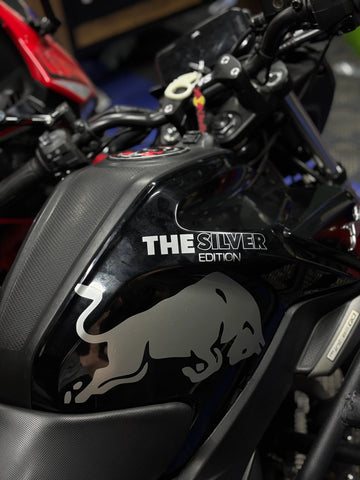 Motosiklet Deposu için Gri Renk Redbull Sticker Seti (4 Parça )(Tek Taraf)