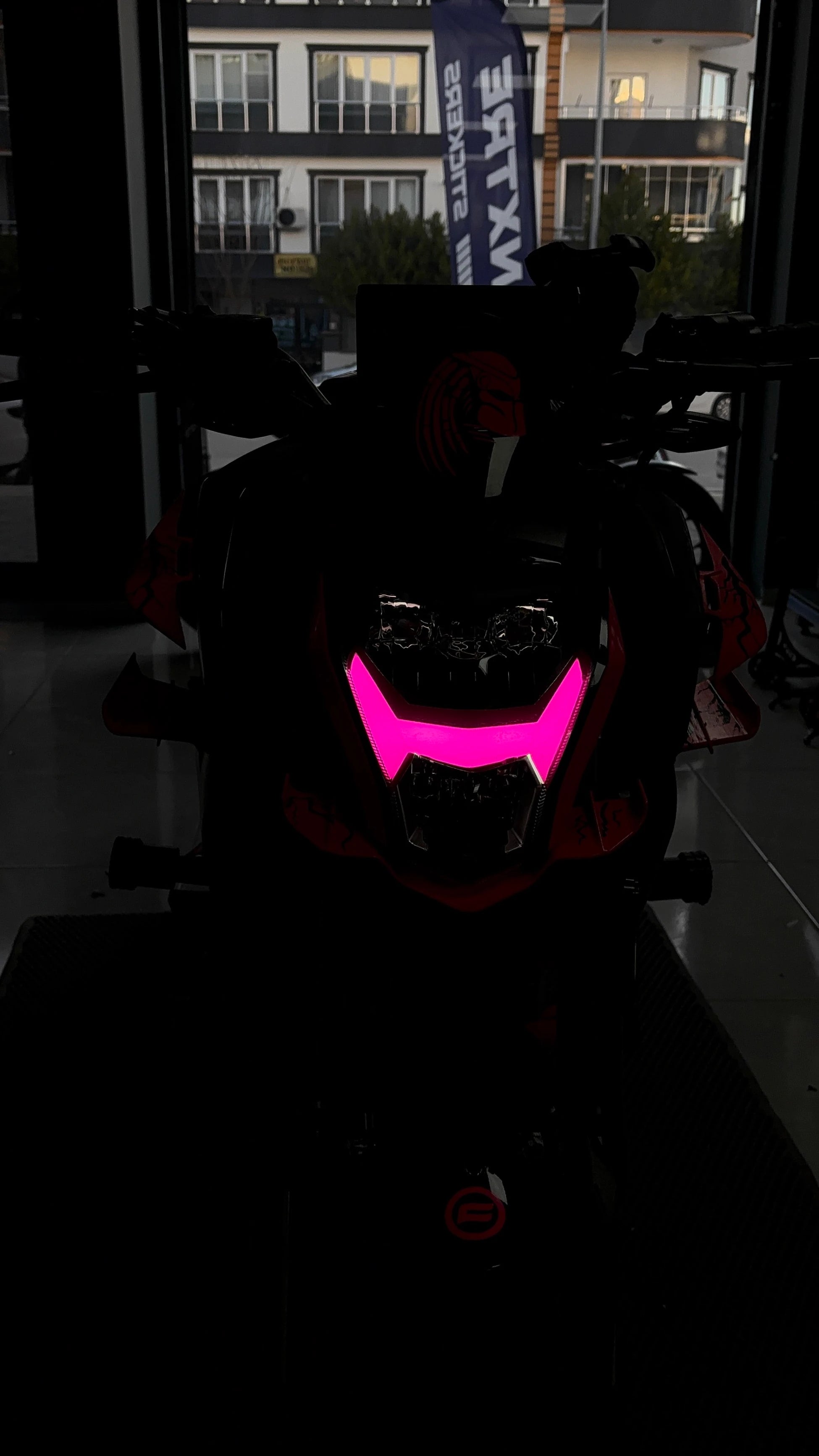 CFMOTO NK250 için Pembe Renk Far Filmi Far Tasarım Sticker