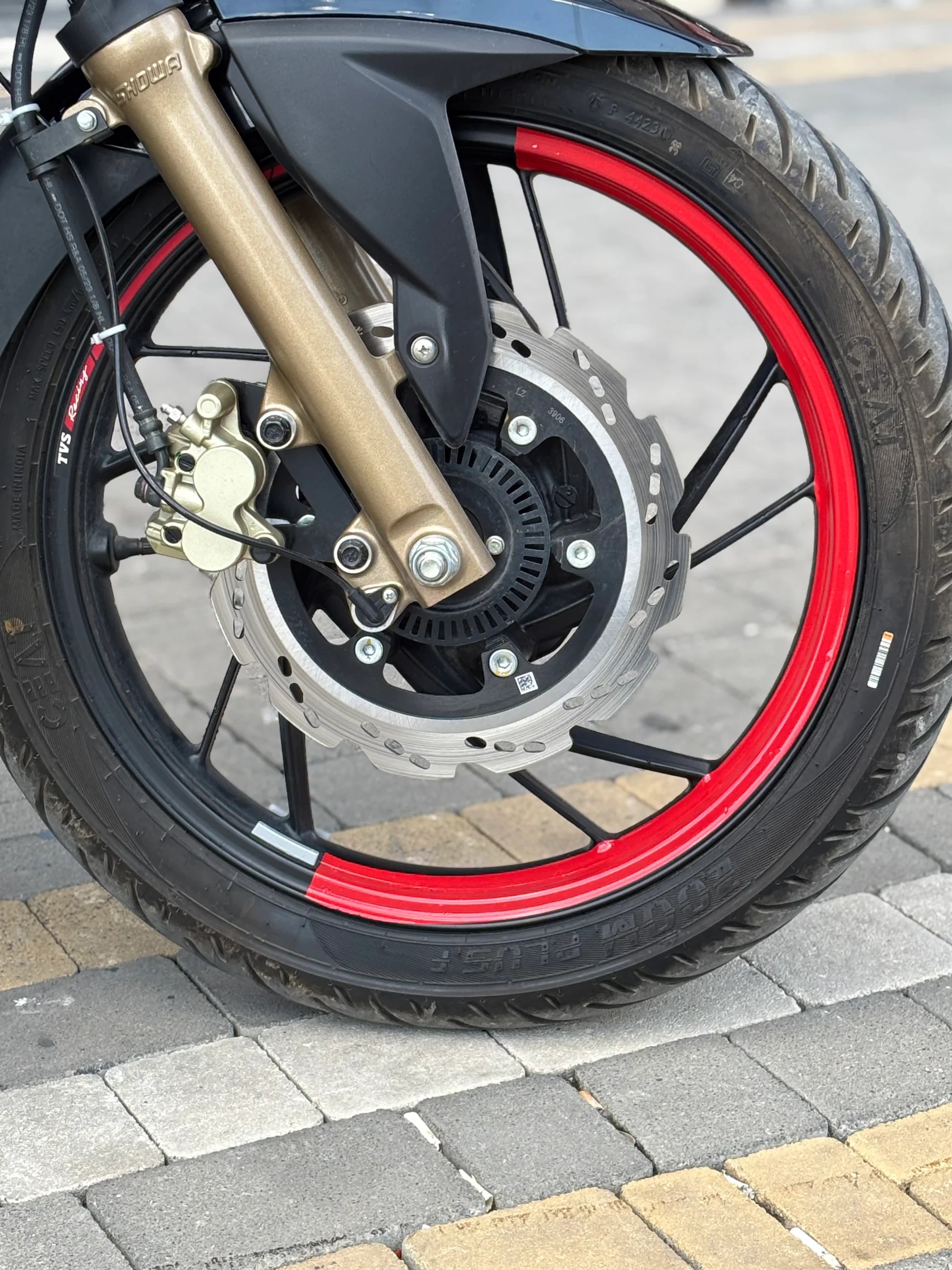 Motosiklet Jantı için 17 Inch Uyumlu Kırmızı Yarım Jant Sticker Seti (4 Parça)