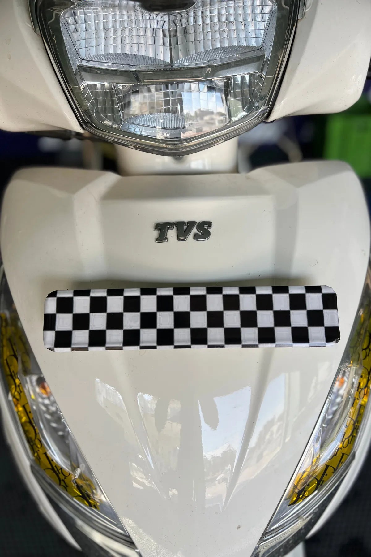 TVS Jupiter 125 Ön Plaka için İlüzyonlu Plakalık Kaplama Sticker