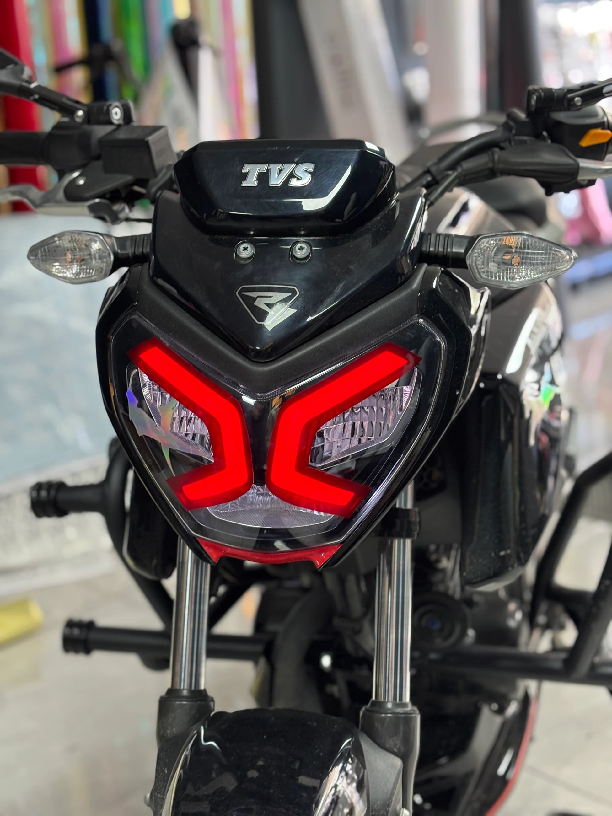 TVS Raider için Renkli Far Filmi Sticker Etiket