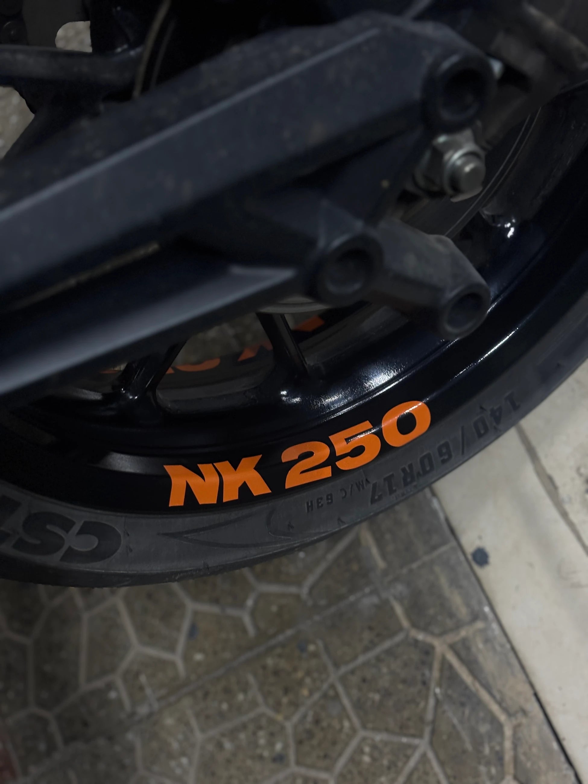CFMOTO NK250 için Turuncu Renk Jant içi Yazı Sticker Etiket (4 Adet)