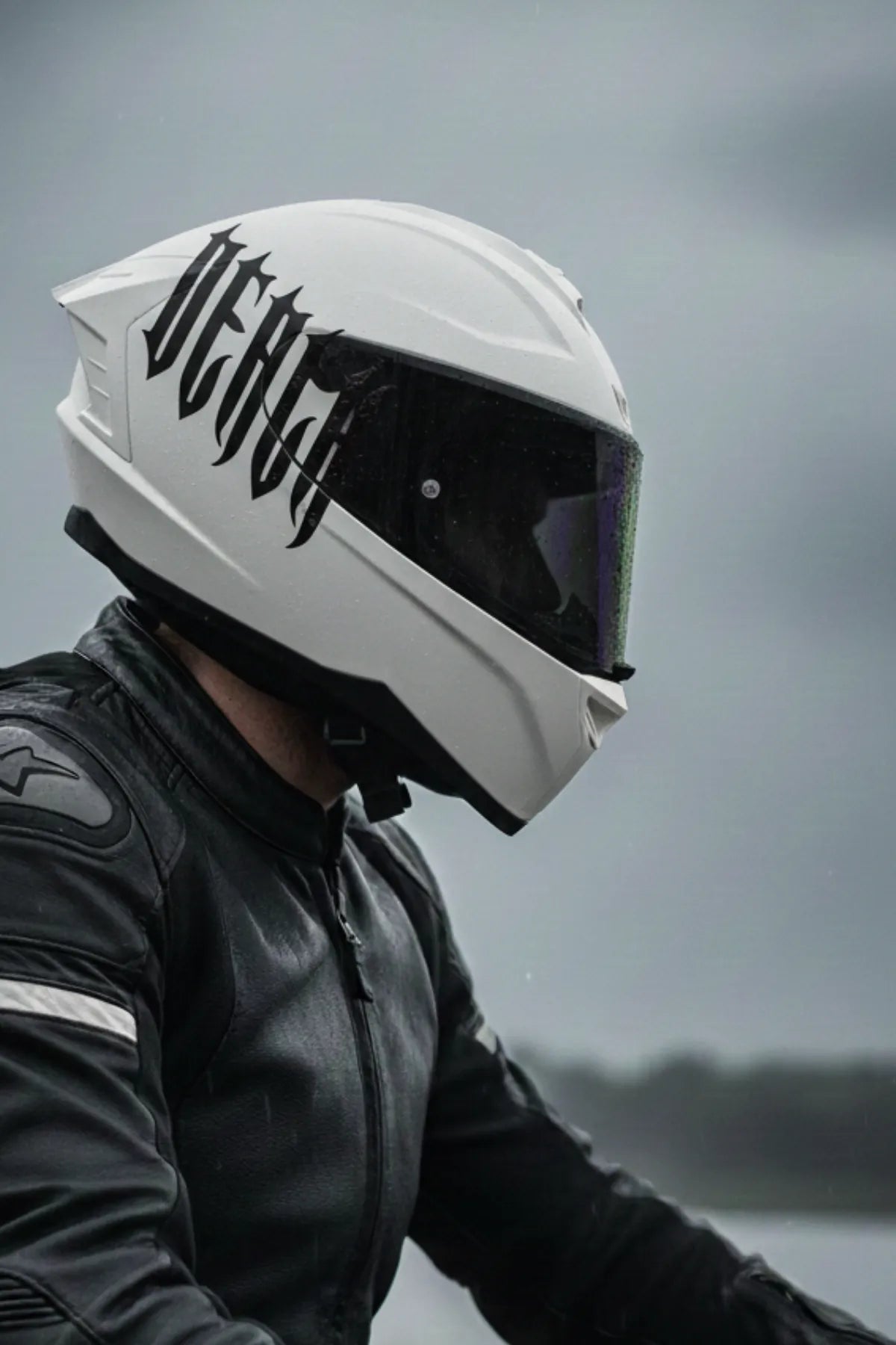 Kask için Gotic Yazı Tipiyle Death Sticker Etiket (Tek Taraf)