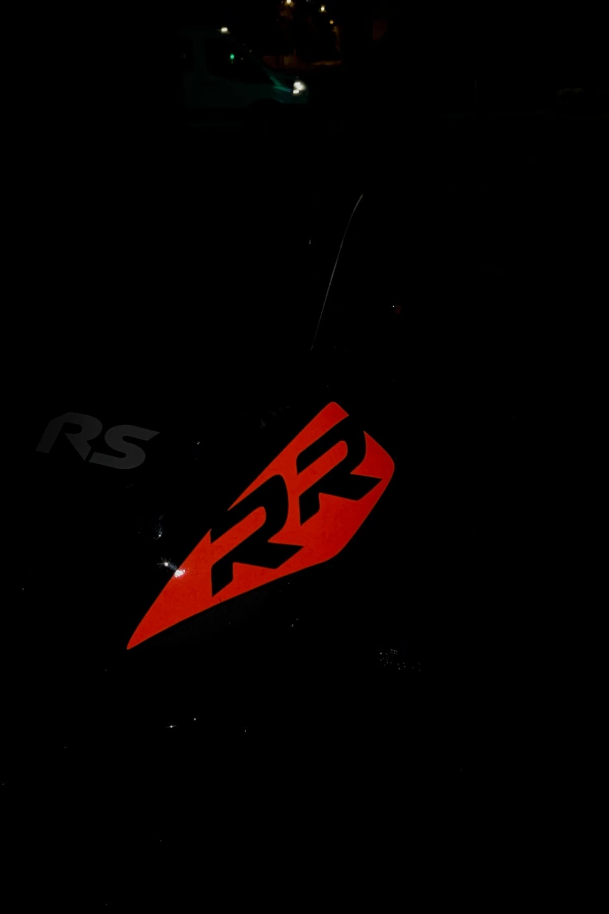 RKS SRK125R için Reflektörlü Kırmızı RR Detay Sticker Etiket