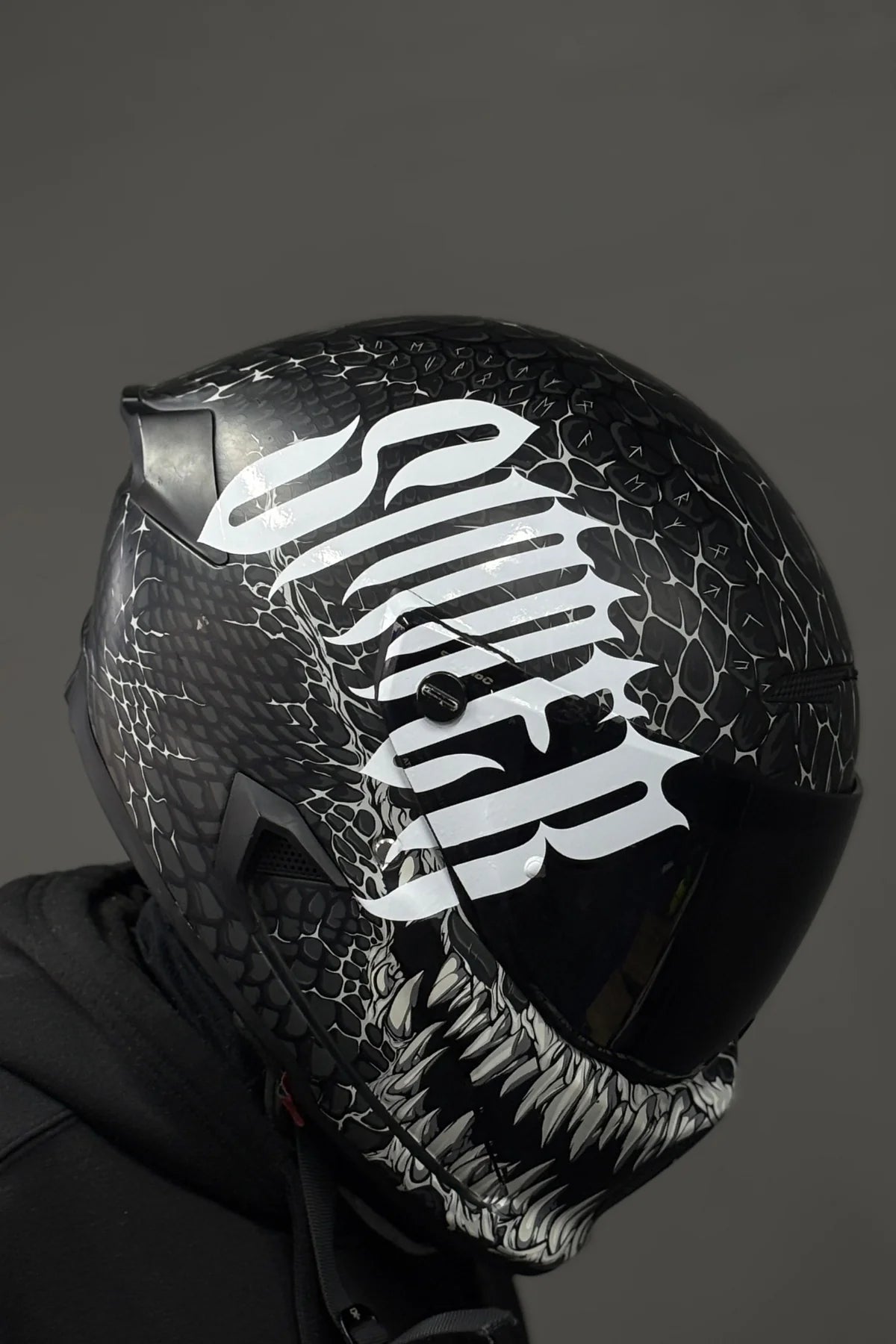 Kask için Gotic Yazı Tipiyle Sinner Yazı Sticker Etiket (22CMx17CM)