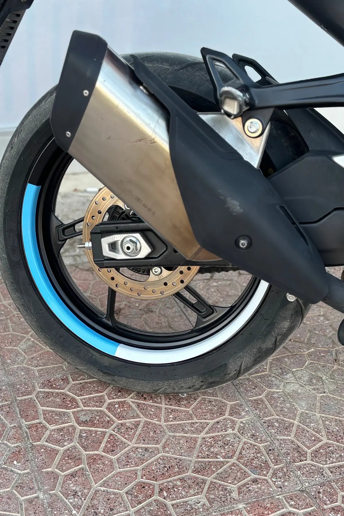 CFMOTO 450SR için Çift Renk Açık Mavi-Beyaz Jant Şeridi Seti ( 8 Parça)