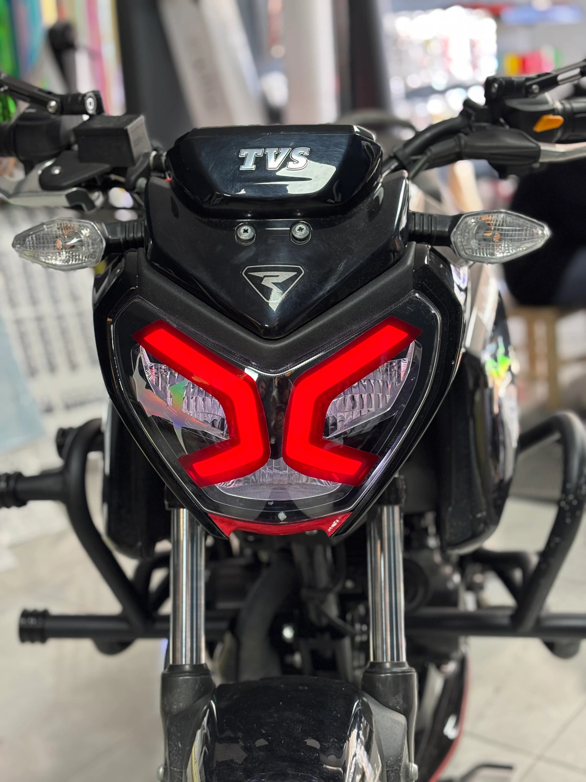 TVS Raider için Renkli Far Filmi Sticker Etiket