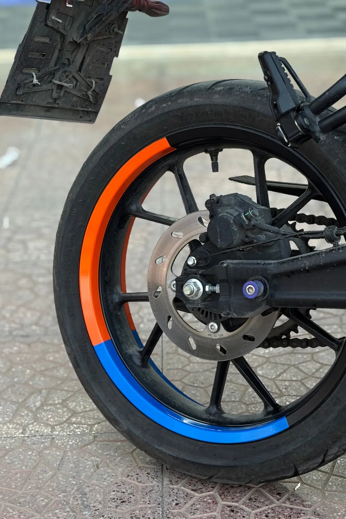 CFMOTO SR250 için Reflektörlü Turuncu-Mavi Jant Şeridi Sticker Seti
