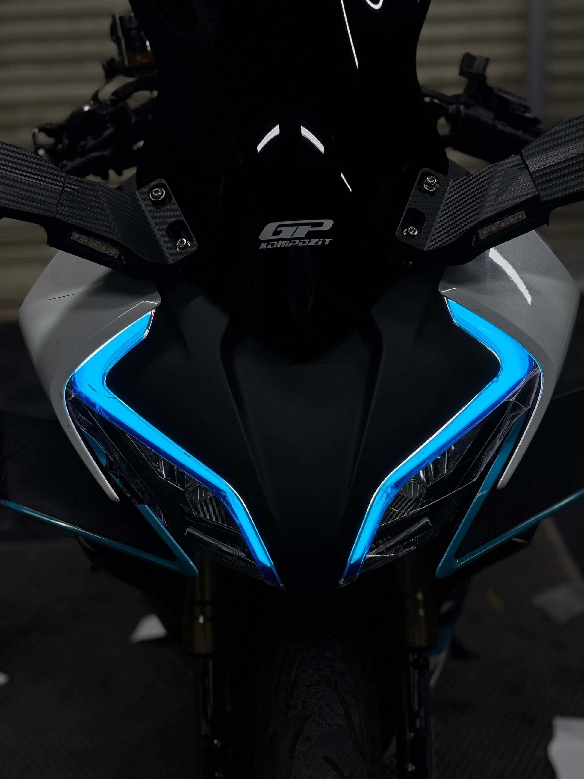 CFMOTO 450SR için Açık Mavi Far Filmi Sticker Etiket (Sağ ve Sol)