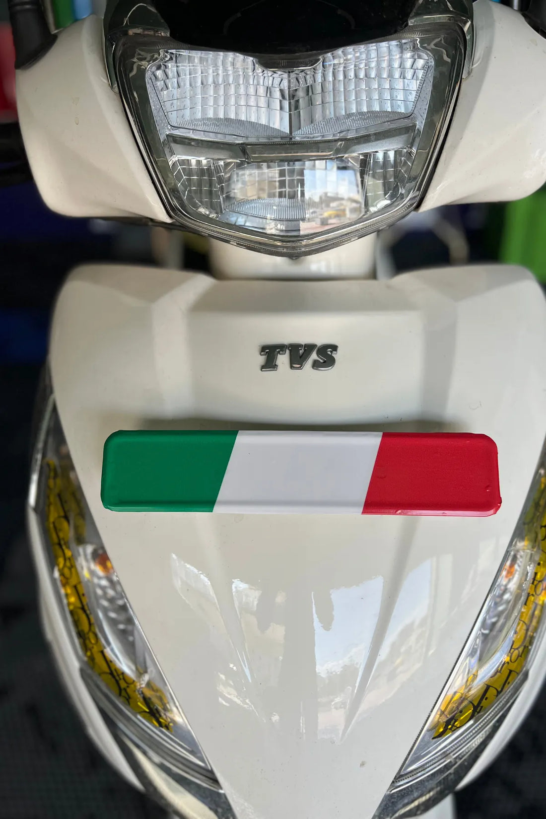 TVS Jupiter 125 için İtalyan Bayraklı Ön Plakalık Sticker Kaplama