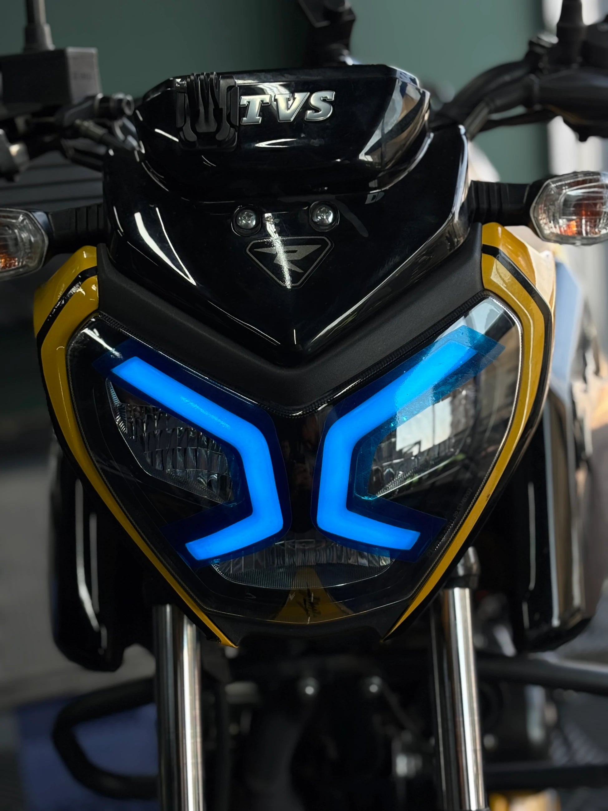 TVS Raider 125 için Açık Mavi Far Filmi Sticker Etiket