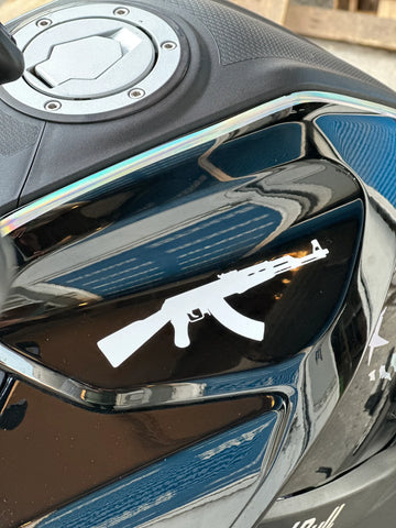 Motosiklet ve Kask için Beyaz Renk AK-47 Keleş Sticker Etiket (14CMx4CM)