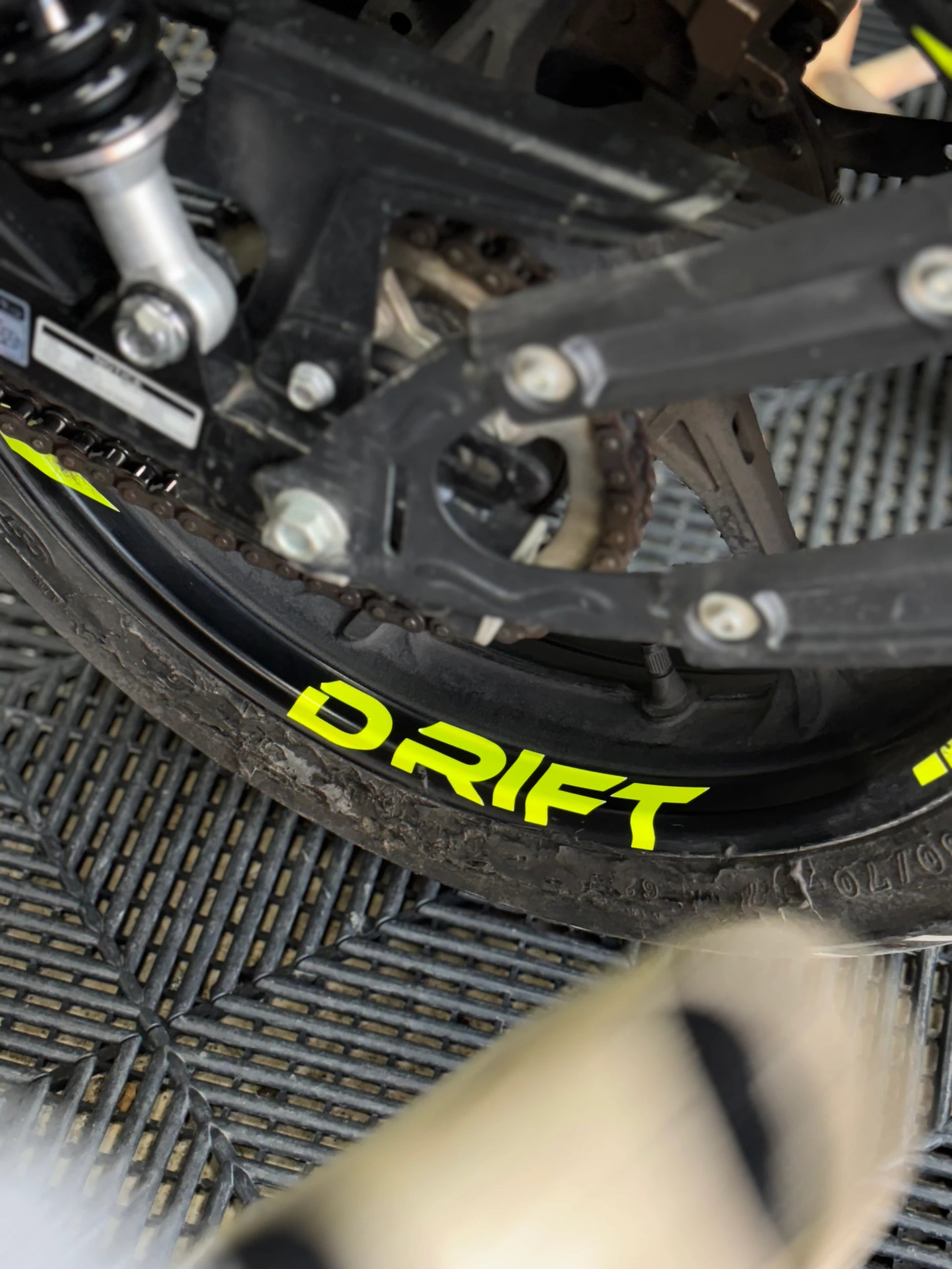 Mondial Drift-L için Jant içi Yazı Sticker Etiket (4 Parça)