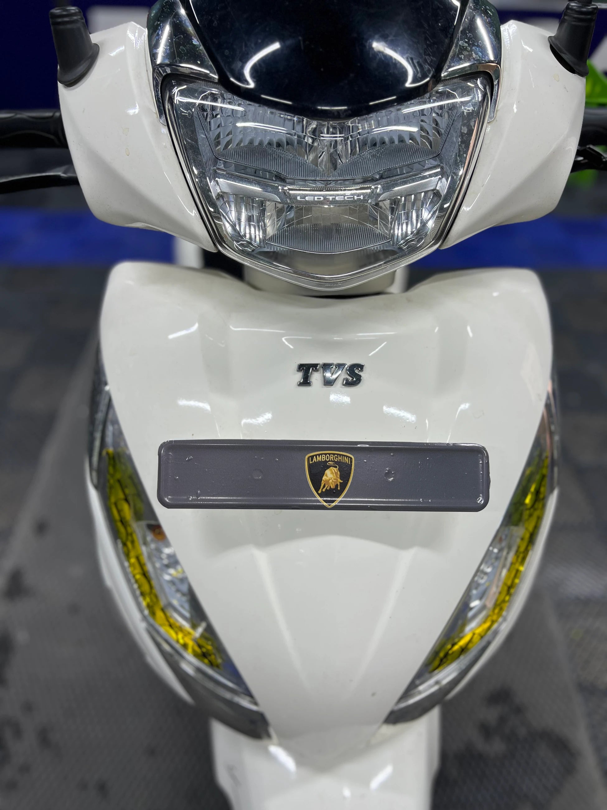 TVS Jupiter 125 için Ön Plaka Gallardo Kaplama Sticker Etiket