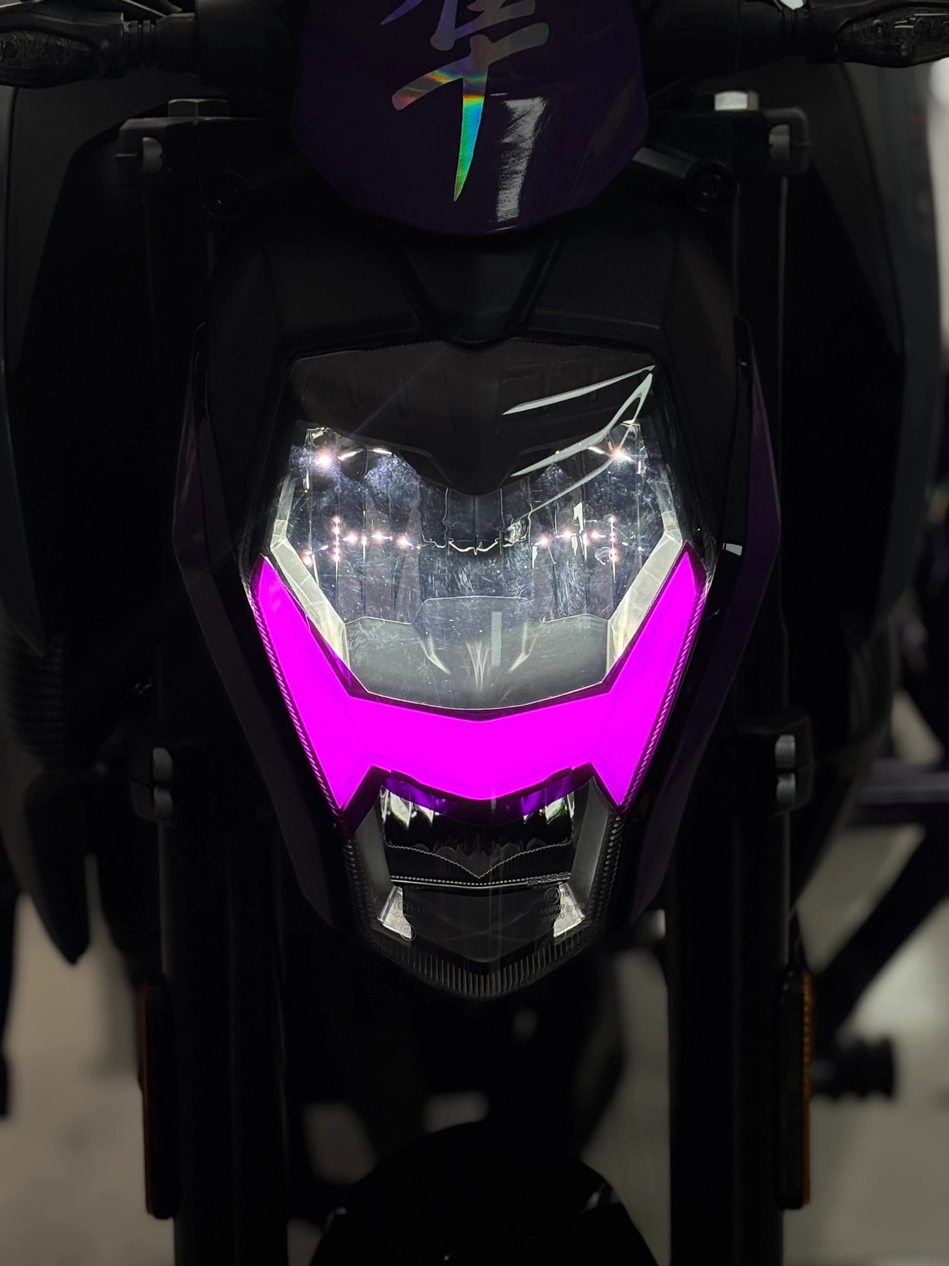 CFMOTO NK250 için Mor Renk Far Filmi Sticker Etiket