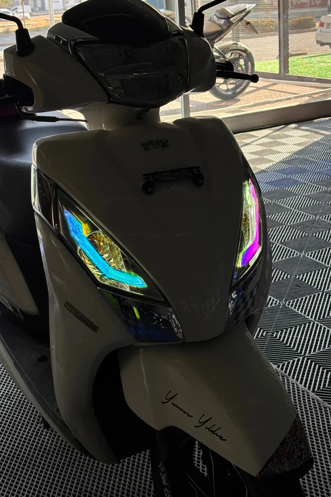 TVS Jupiter 125 için Renk Değiştiren Nebula Far Filmi Sticker Far Tasarım
