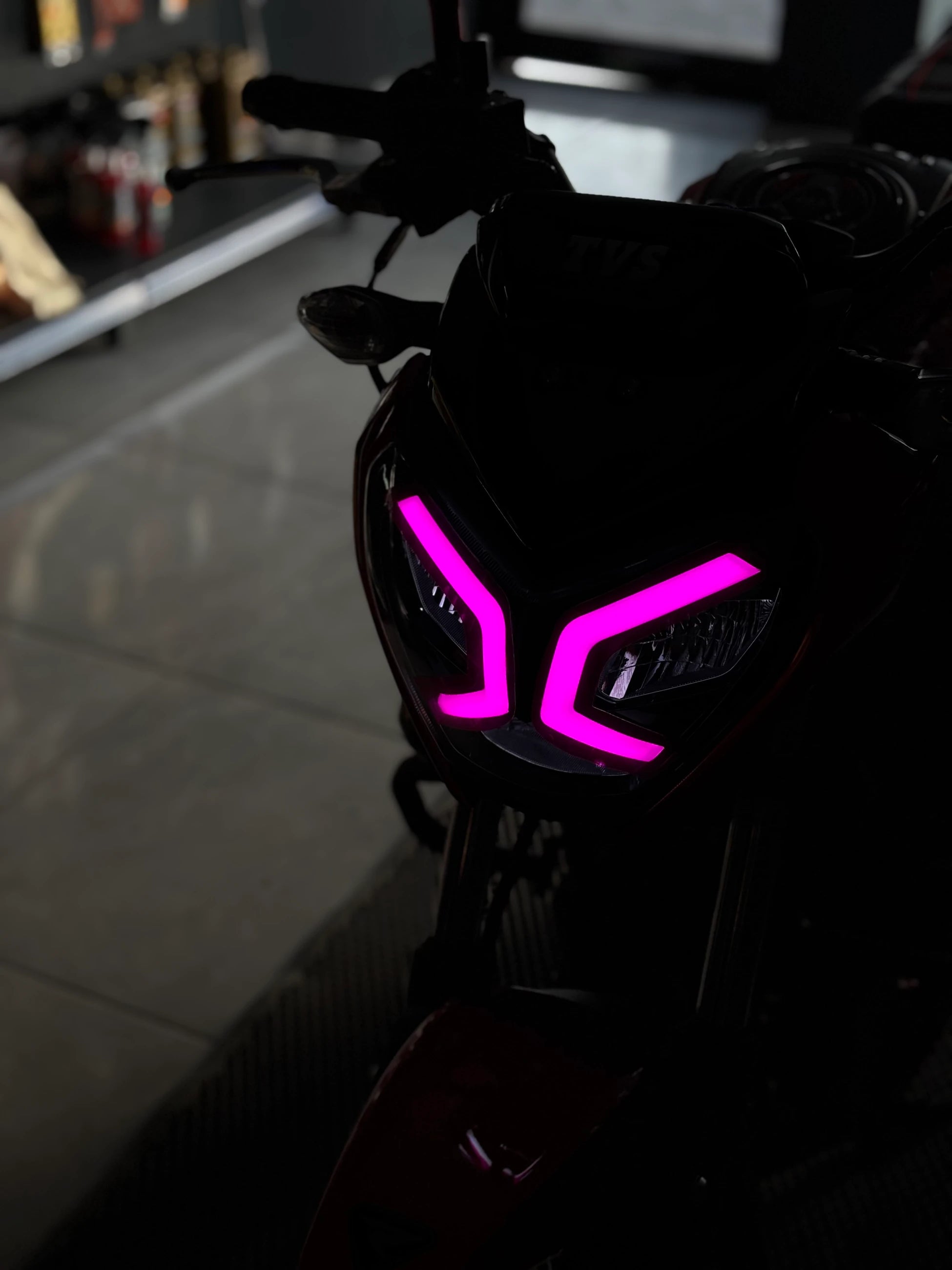 TVS Raider için Renkli Far Filmi Sticker Etiket