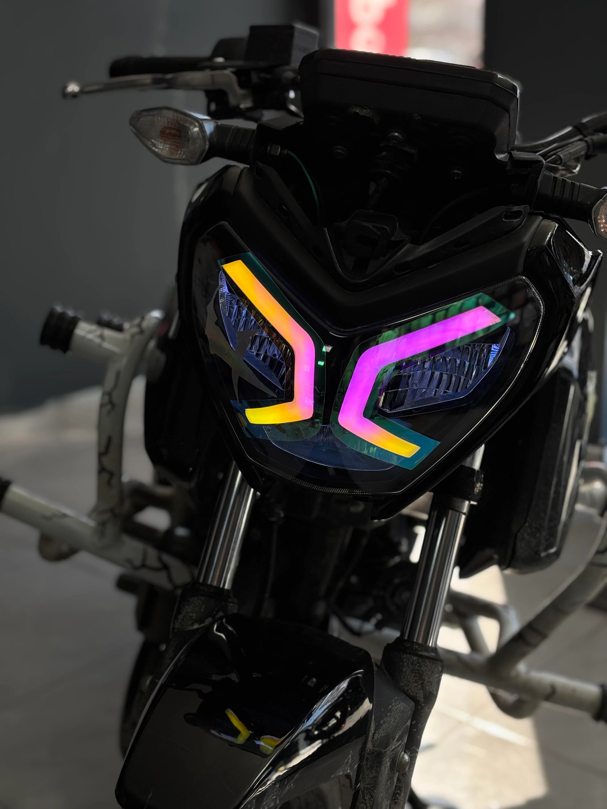 TVS Raider için Renkli Far Filmi Sticker Etiket