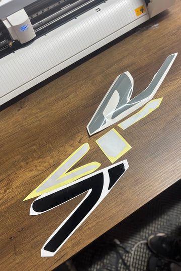 CFMOTO SR250 için Gri-Siyah Rengin Orijinal Sticker Seti