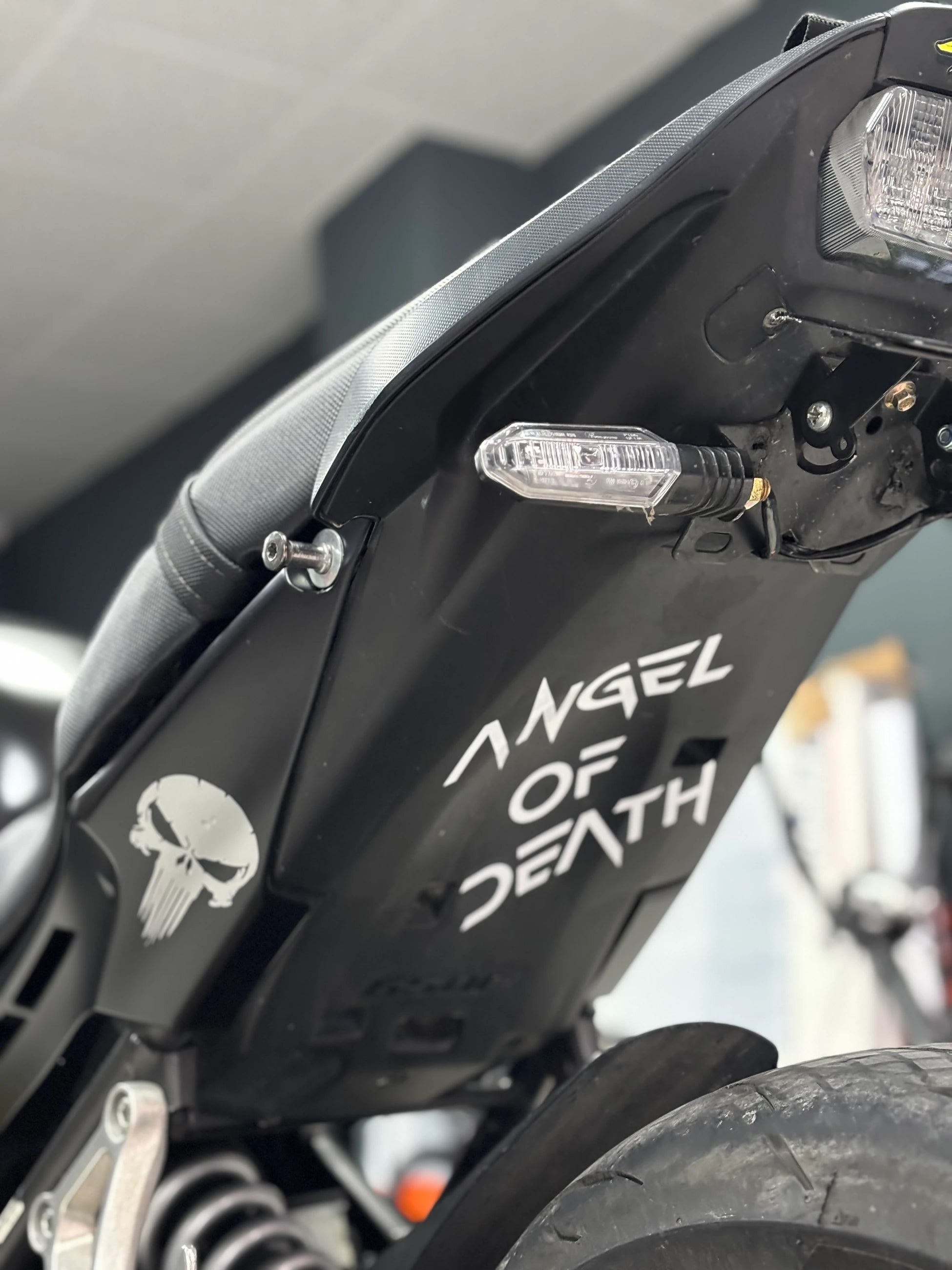 Motosiklet Selealtı ve Depo için The Death Angel Sticker Etiket Beyaz Renk (15X18CM)