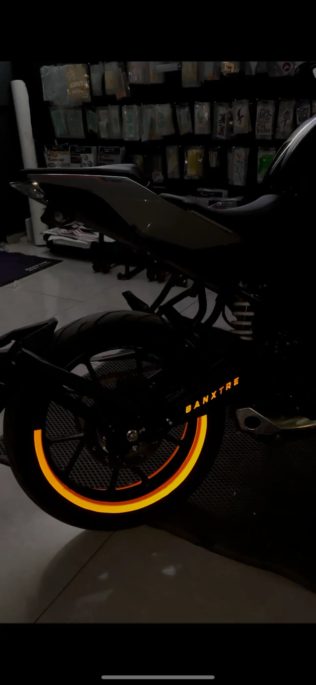 Motosiklet Jantı için 17 Inch Jantlara Uyumlu Reflektörlü Turuncu Yarım Jant Şeridi (4 Parça)