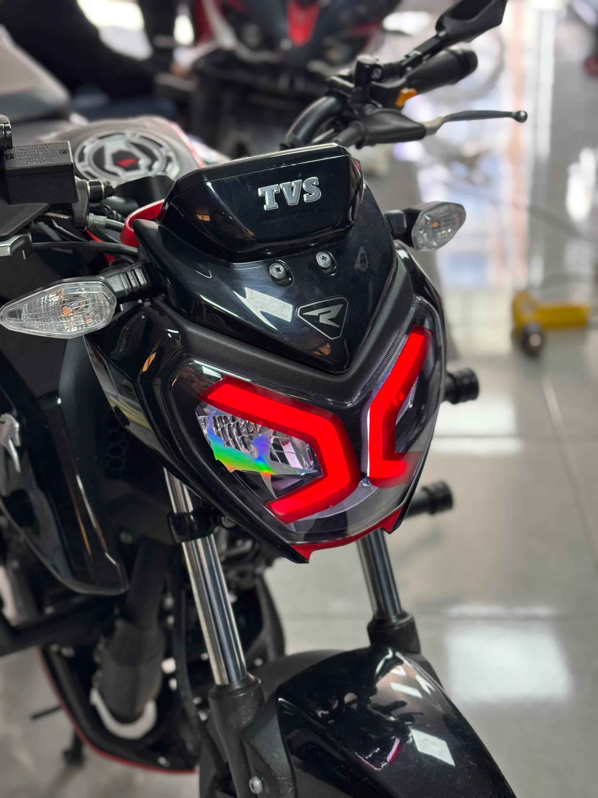 TVS Raider için Renkli Far Filmi Sticker Etiket